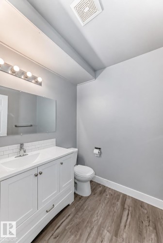 167 Roseland Village Nw, Edmonton, AB - Indoor Photo Showing Bathroom