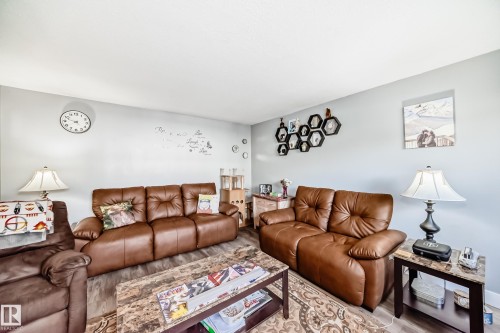 167 Roseland Village Nw, Edmonton, AB - Indoor Photo Showing Living Room