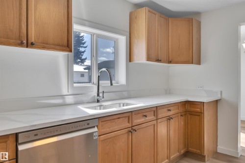 4712 49 Street, Calmar, AB - Indoor Photo Showing Kitchen With Double Sink