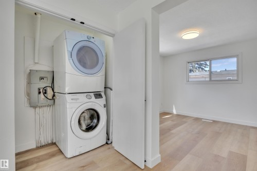 4712 49 Street, Calmar, AB - Indoor Photo Showing Laundry Room