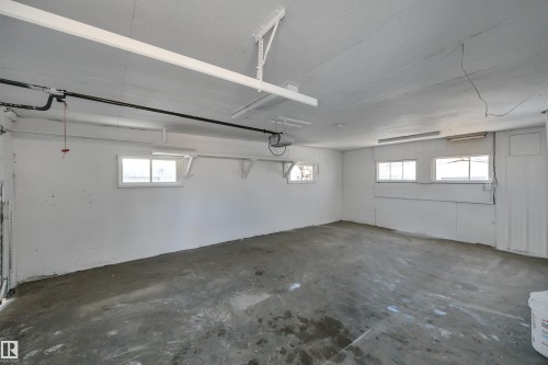 4712 49 Street, Calmar, AB - Indoor Photo Showing Garage