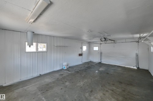 4712 49 Street, Calmar, AB - Indoor Photo Showing Garage