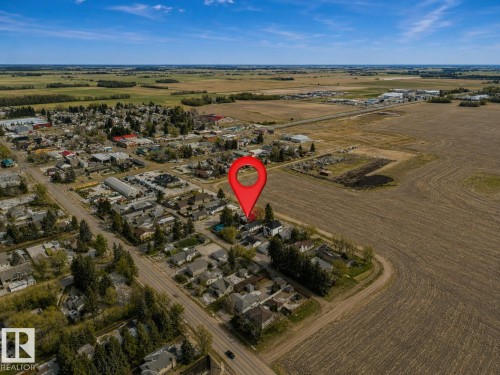 Residential area bordered by agricultural fields and commercial properties - 4712 49 Street, Calmar, AB - Outdoor With View