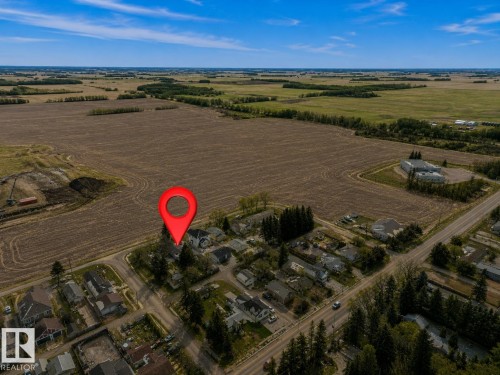 Image quality insufficient for description - 4712 49 Street, Calmar, AB - Outdoor With View