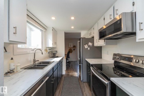10552 Beaumaris Road Nw, Edmonton, AB - Indoor Photo Showing Kitchen With Double Sink