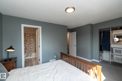 10552 Beaumaris Road Nw, Edmonton, AB - Indoor Photo Showing Bedroom