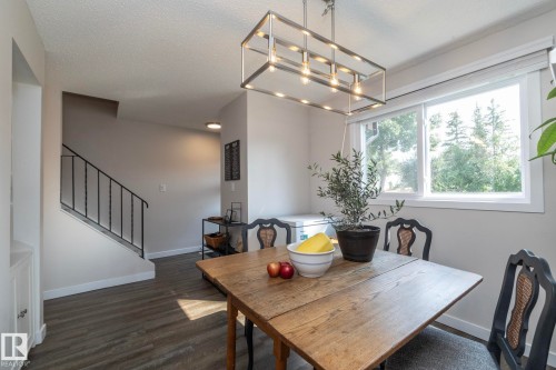 10552 Beaumaris Road Nw, Edmonton, AB - Indoor Photo Showing Dining Room