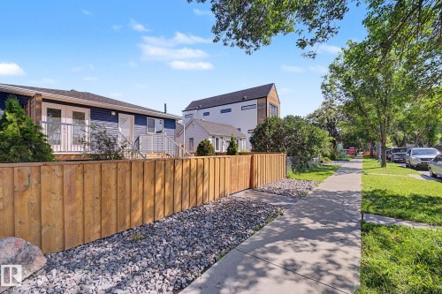 Privacy fence constructed from vertical wood panels - 10570 66 Avenue Nw, Edmonton, AB - Outdoor