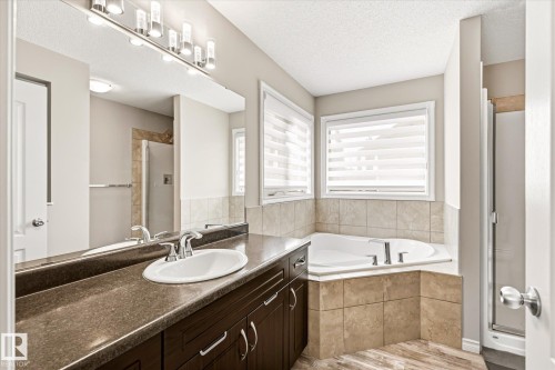 757 173B Street Sw, Edmonton, AB - Indoor Photo Showing Bathroom