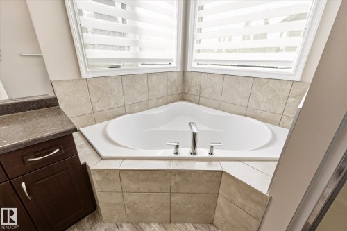 757 173B Street Sw, Edmonton, AB - Indoor Photo Showing Bathroom