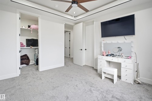 Plush gray carpeting underfoot - 304 33 Avenue Nw, Edmonton, AB - Indoor