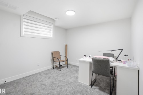 Bright room featuring soft gray carpeting and white painted walls - 304 33 Avenue Nw, Edmonton, AB - Indoor