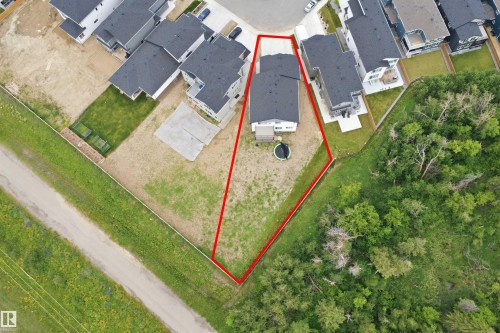 Expansive property lot featuring a contemporary residence with an attached garage - 304 33 Avenue Nw, Edmonton, AB - Other