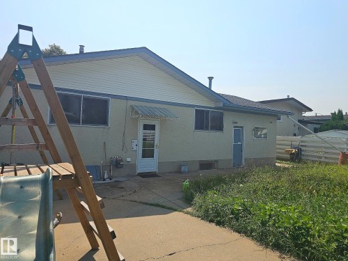Exterior featuring stucco and siding finishes - 7812 144 Avenue Nw, Edmonton, AB - Outdoor