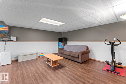812 12 Avenue, Cold Lake, AB - Indoor Photo Showing Gym Room