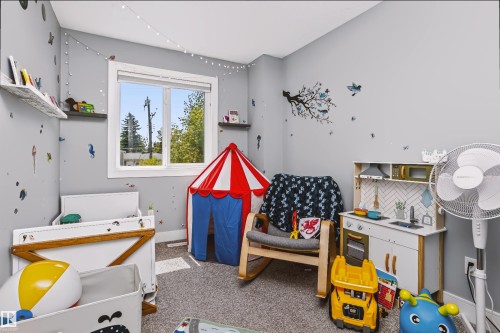 Carpeted room with a double-pane window - 11305 79 Avenue Nw, Edmonton, AB - Indoor