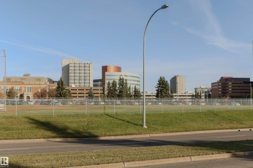 Image quality insufficient for description - 11305 79 Avenue Nw, Edmonton, AB - Outdoor With View