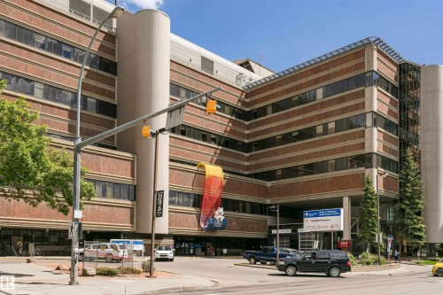 Multi-story institutional building featuring brick and concrete facades - 11305 79 Avenue Nw, Edmonton, AB - Outdoor