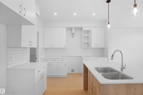 8444 183 Avenue Nw, Edmonton, AB - Indoor Photo Showing Kitchen With Double Sink With Upgraded Kitchen
