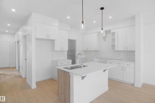8444 183 Avenue Nw, Edmonton, AB - Indoor Photo Showing Kitchen With Double Sink With Upgraded Kitchen