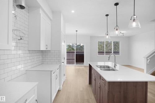 8436 183 Avenue Nw, Edmonton, AB - Indoor Photo Showing Kitchen With Double Sink