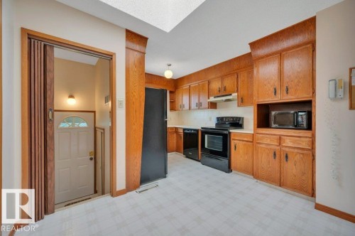 8507 70 Street Nw, Edmonton, AB - Indoor Photo Showing Kitchen