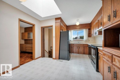 8507 70 Street Nw, Edmonton, AB - Indoor Photo Showing Kitchen