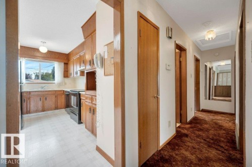 8507 70 Street Nw, Edmonton, AB - Indoor