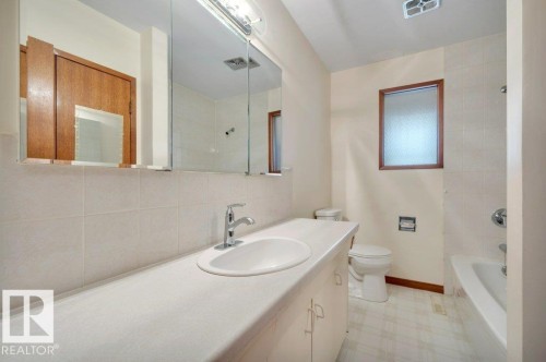 8507 70 Street Nw, Edmonton, AB - Indoor Photo Showing Bathroom