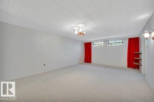 8507 70 Street Nw, Edmonton, AB - Indoor