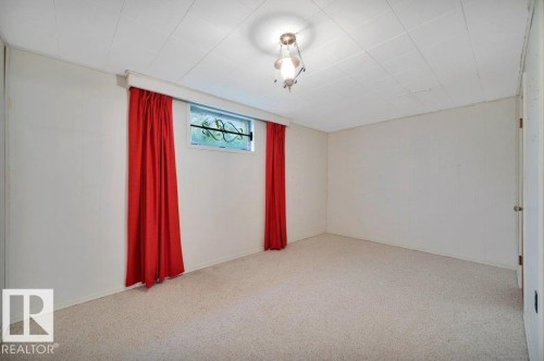 8507 70 Street Nw, Edmonton, AB - Indoor Photo Showing Other Room