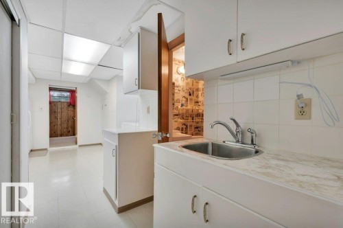 8507 70 Street Nw, Edmonton, AB - Indoor Photo Showing Kitchen