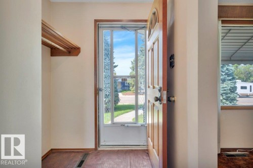 8507 70 Street Nw, Edmonton, AB - Indoor Photo Showing Other Room