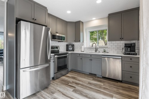 3 Denault Place, St. Albert, AB - Indoor Photo Showing Kitchen With Stainless Steel Kitchen With Upgraded Kitchen