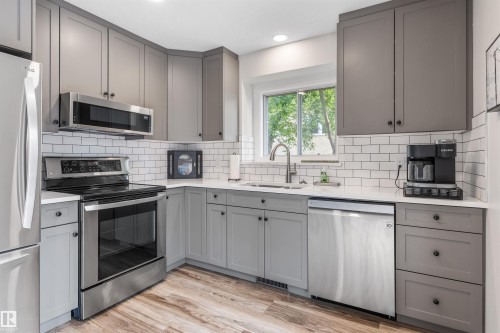 3 Denault Place, St. Albert, AB - Indoor Photo Showing Kitchen With Stainless Steel Kitchen With Upgraded Kitchen