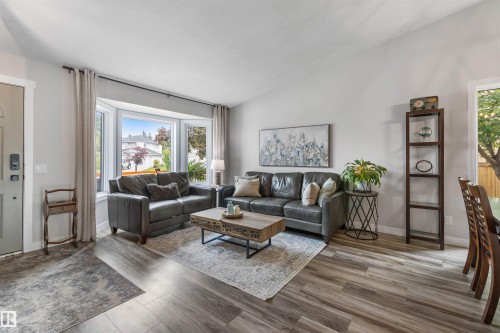 3 Denault Place, St. Albert, AB - Indoor Photo Showing Living Room