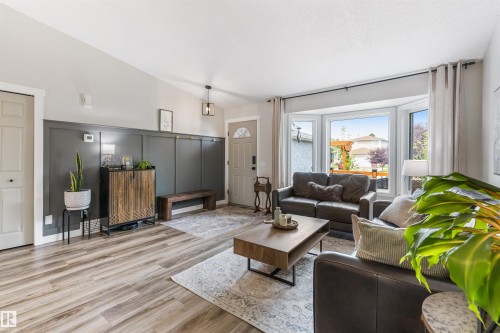 3 Denault Place, St. Albert, AB - Indoor Photo Showing Living Room