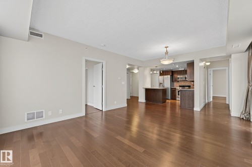 #203 10046 117 St Nw, Edmonton, AB - Indoor Photo Showing Living Room