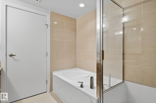 #203 10046 117 St Nw, Edmonton, AB - Indoor Photo Showing Bathroom