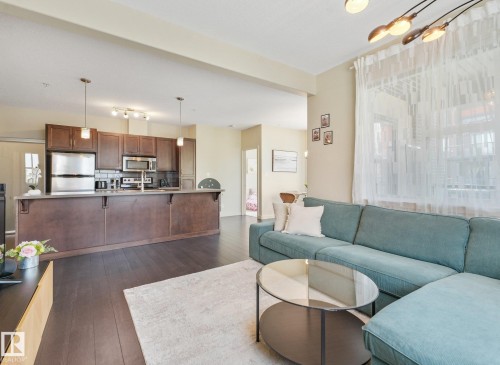 #346 308 Ambleside Li Sw, Edmonton, AB - Indoor Photo Showing Living Room