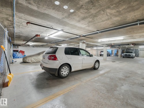 #346 308 Ambleside Li Sw, Edmonton, AB - Indoor Photo Showing Garage
