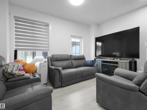 #7 7110 Keswick Common Sw, Edmonton, AB - Indoor Photo Showing Living Room