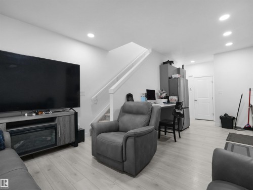 #7 7110 Keswick Common Sw, Edmonton, AB - Indoor