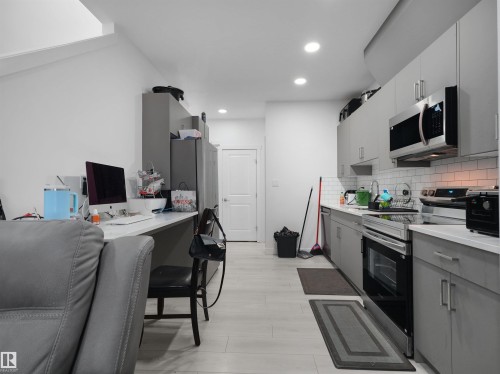 #7 7110 Keswick Common Sw, Edmonton, AB - Indoor
