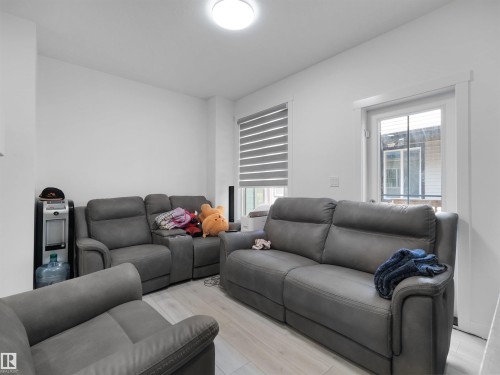#7 7110 Keswick Common Sw, Edmonton, AB - Indoor Photo Showing Living Room
