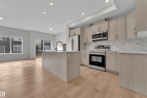 226 Orchards Boulevard Sw, Edmonton, AB - Indoor Photo Showing Kitchen With Upgraded Kitchen