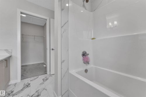 226 Orchards Boulevard Sw, Edmonton, AB - Indoor Photo Showing Bathroom