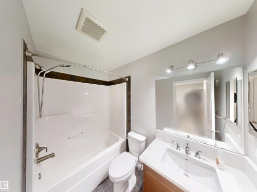 21107 58 Avenue Nw, Edmonton, AB - Indoor Photo Showing Bathroom