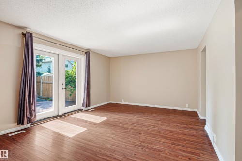 Spacious room featuring wood-finish flooring, light-toned walls, and a white popcorn ceiling - 281 Vantage Lane, Sherwood Park, AB - Indoor Photo Showing Other Room