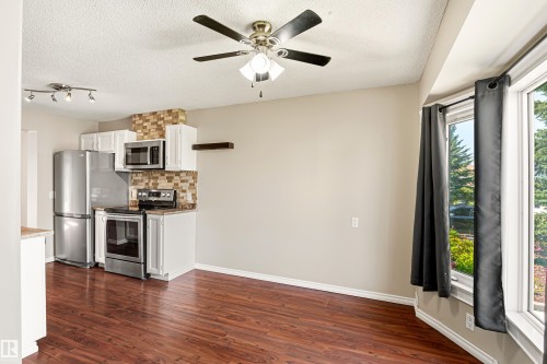 Open-concept living space with wood-finish flooring - 281 Vantage Lane, Sherwood Park, AB - Indoor Photo Showing Kitchen